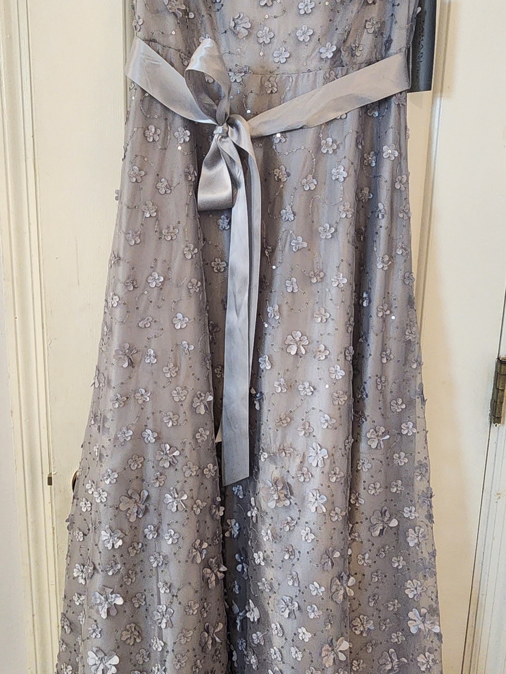 Tahari Embellished Floral A-Line Skirt in Light Gray Size 8 New